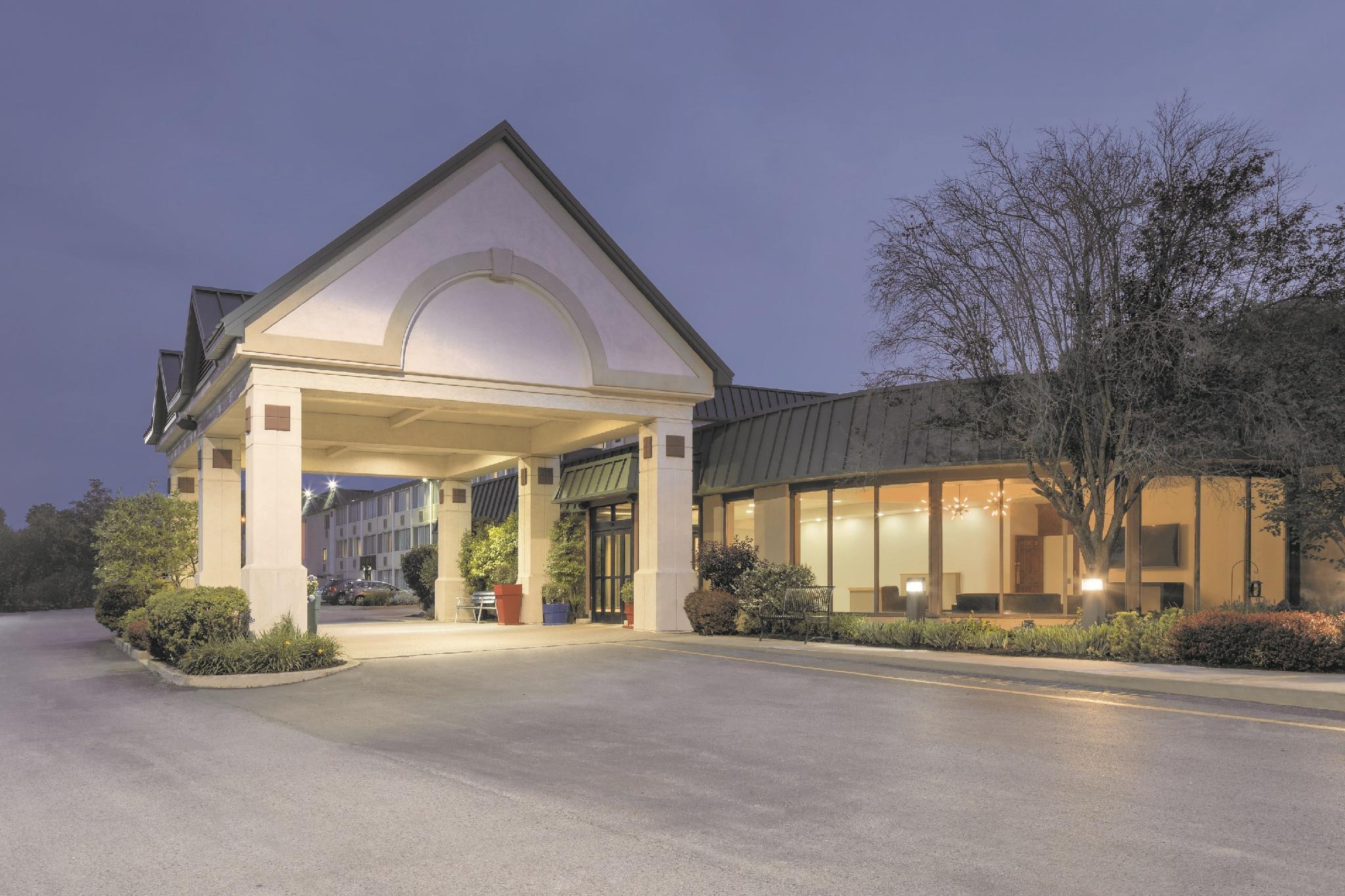 Ramada By Wyndham Beaver Falls Exterior photo