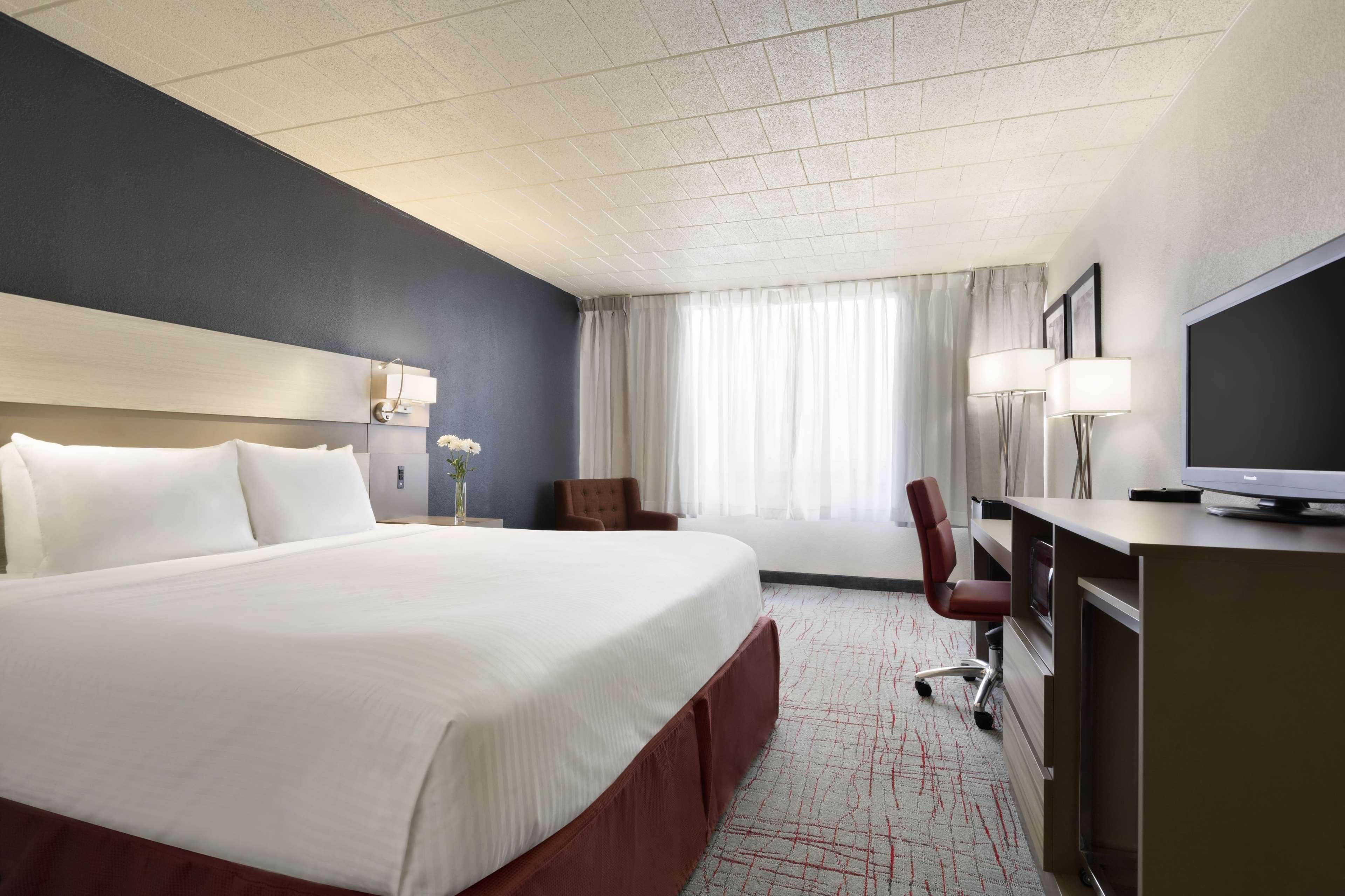 Ramada By Wyndham Beaver Falls Exterior photo