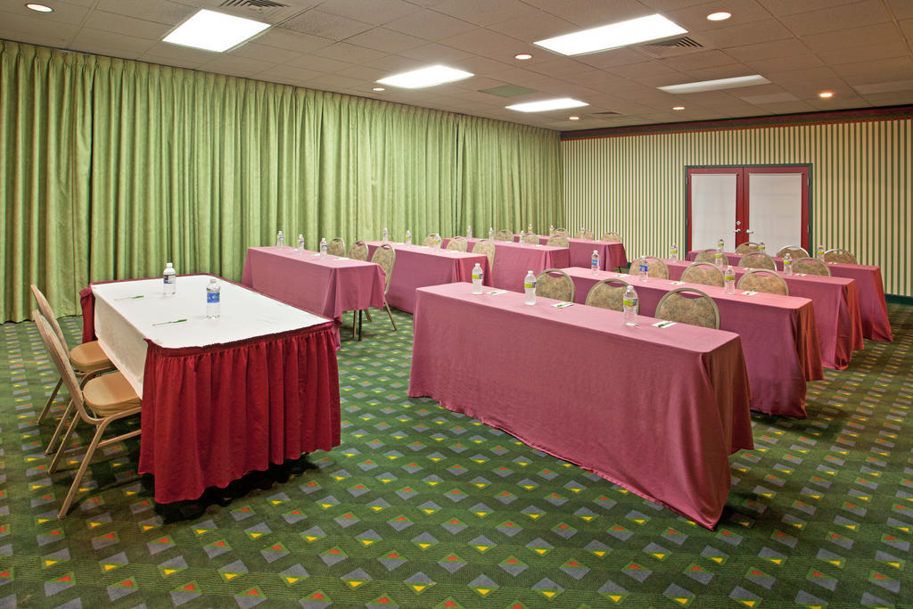 Ramada By Wyndham Beaver Falls Facilities photo
