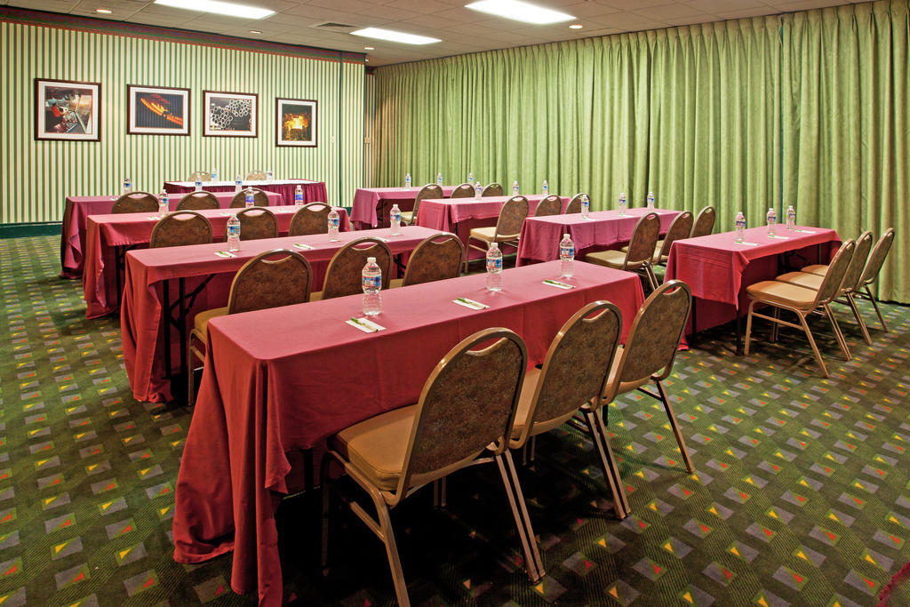 Ramada By Wyndham Beaver Falls Facilities photo