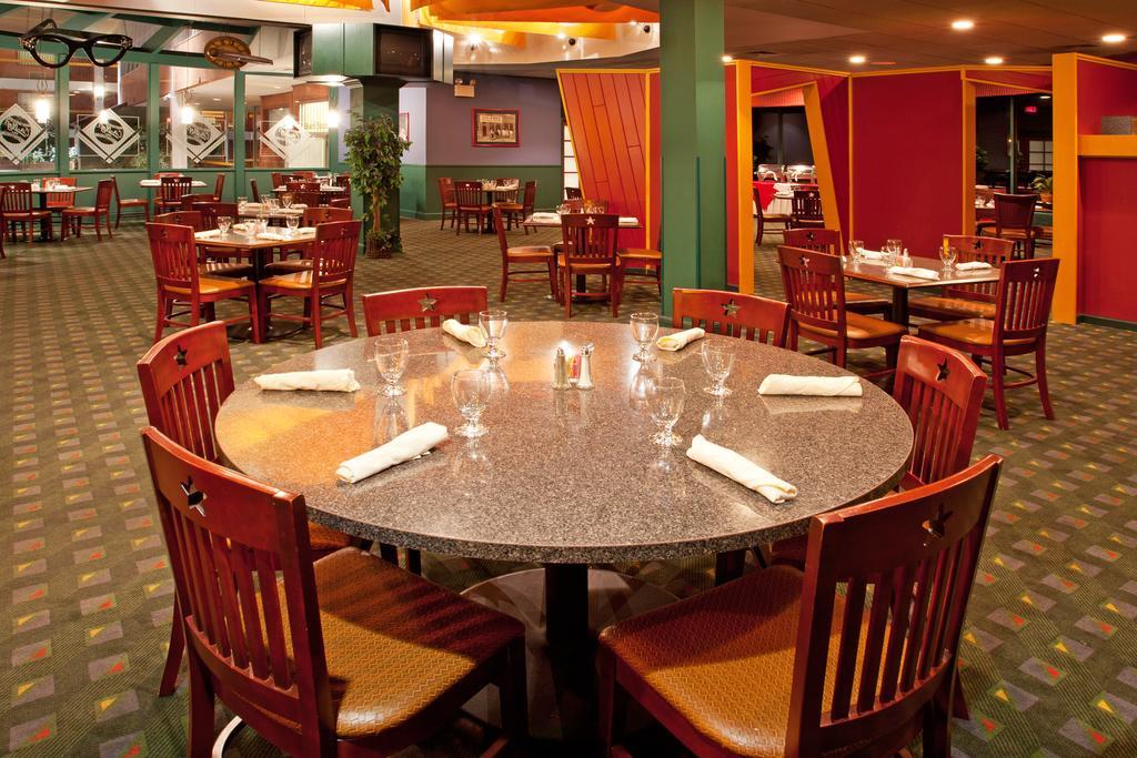 Ramada By Wyndham Beaver Falls Restaurant photo