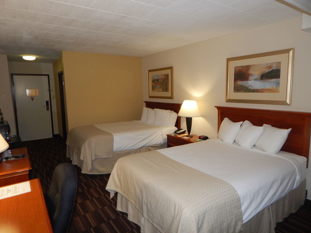 Ramada By Wyndham Beaver Falls Exterior photo