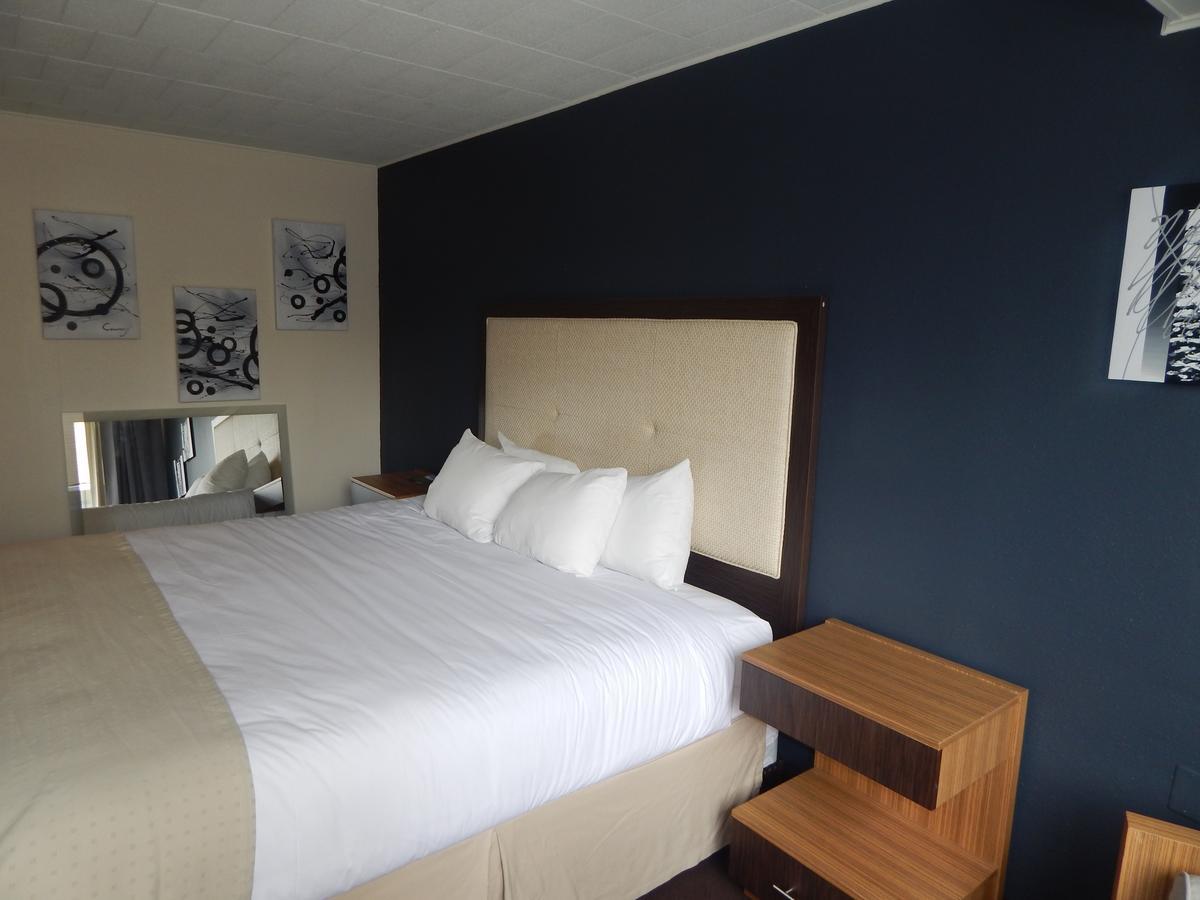Ramada By Wyndham Beaver Falls Exterior photo